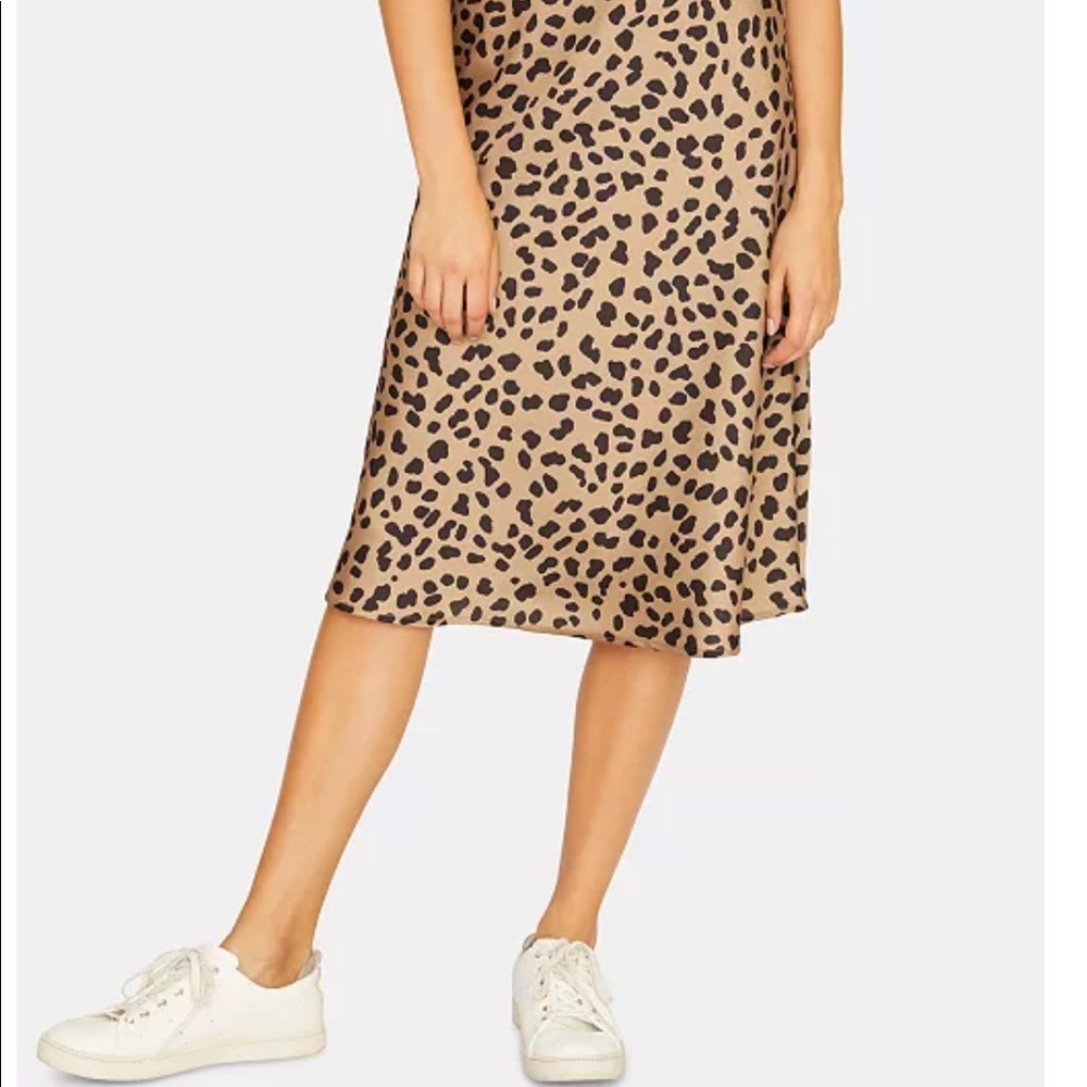 EUC size Medium Leopard midi skirt
